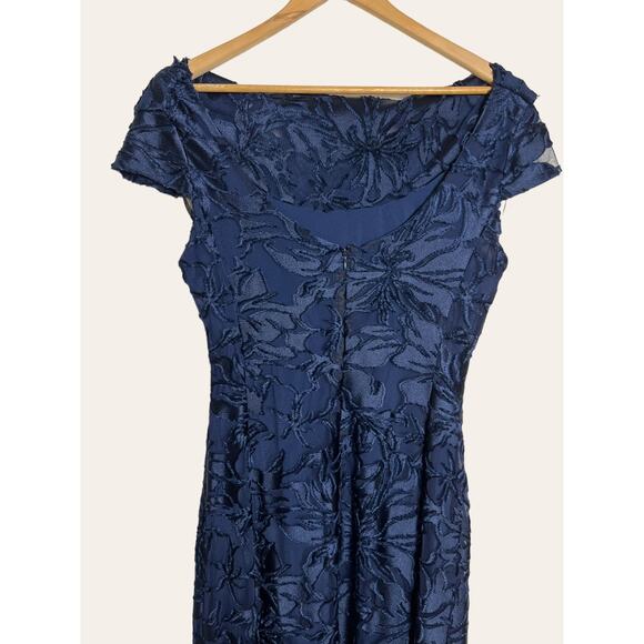Tahari St. Levine Navy Blue Floral Burnout Velvet Cowl Neck Formal Gown Size 8 - Picture 4 of 11